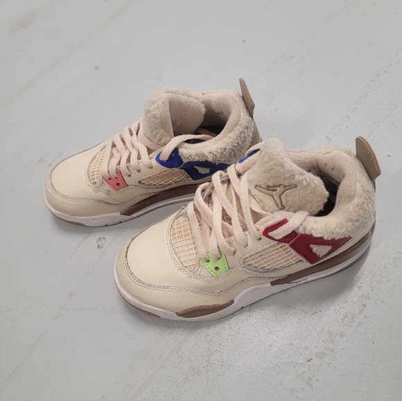 Little kids Jordan 4's - Picture 4 of 5